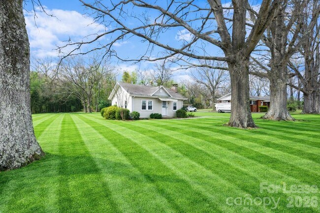 Foto del edificio - 7731 McWhirter Rd