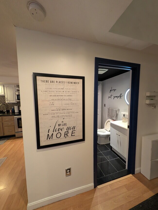 Photo - 159 Maverick St Apartment