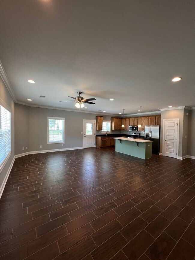 Foto del edificio - Available Fall 2026!