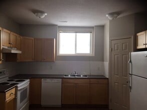 Building Photo - 4830-4848 48 St