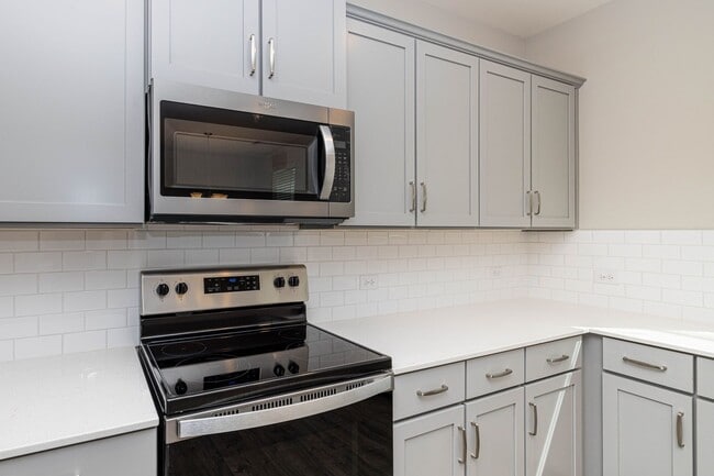 Building Photo - 3BD Townhome minutes from I-485 & I-85