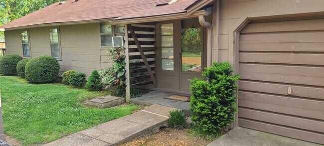 Building Photo - Lone Oak Cottage - 2 bedrm 1 bath Availabl...