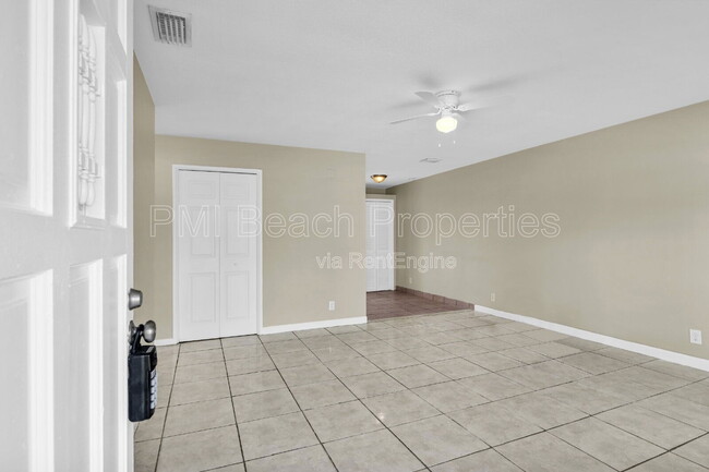 Building Photo - 184 SE 27th Way