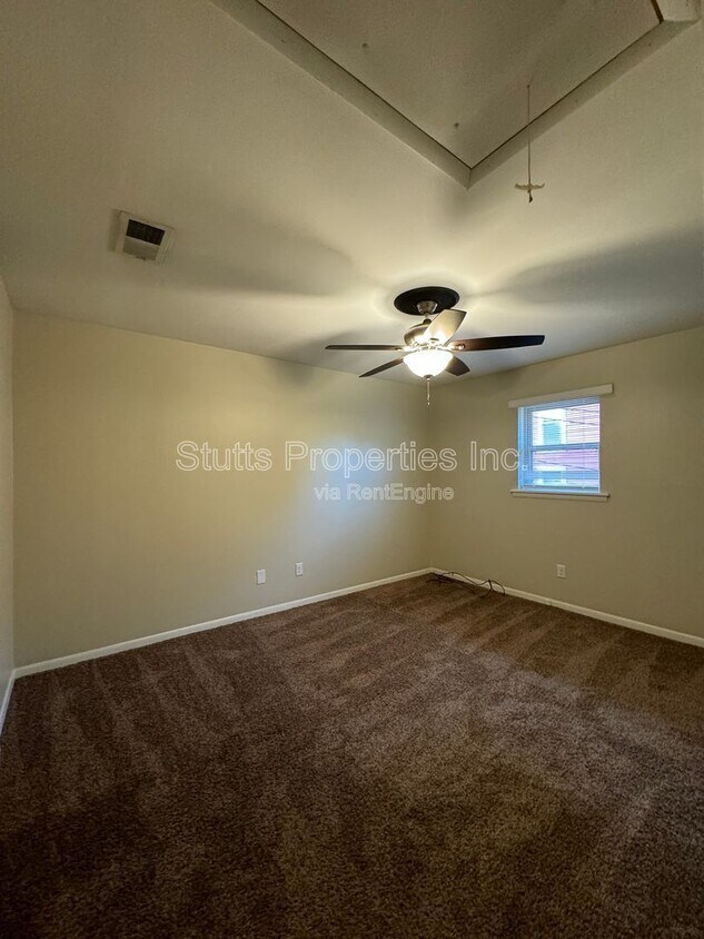 Foto del edificio - 900 W Montgomery Ave