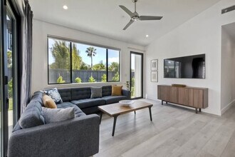 Building Photo - 1329 Lake Dr