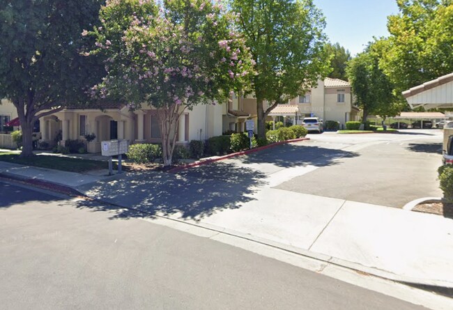 Foto del edificio - 18110 Flynn Dr
