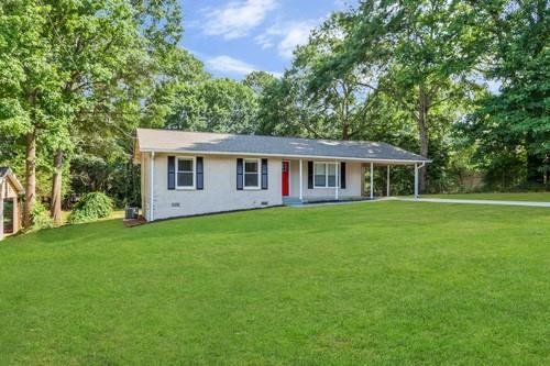 Building Photo - 909 Carlton Dr SE