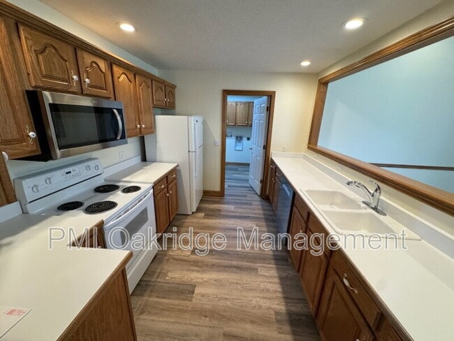 Foto del edificio - 1001 Laurel Tree Ct