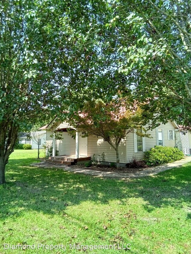 Primary Photo - 3 br, 2 bath House - 554 Main st.
