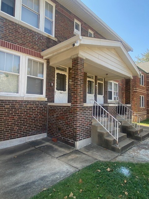 Building Photo - 5424 Rhodes Ave