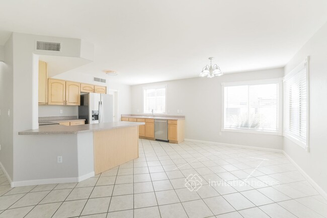Building Photo - 9528 N 92nd Dr