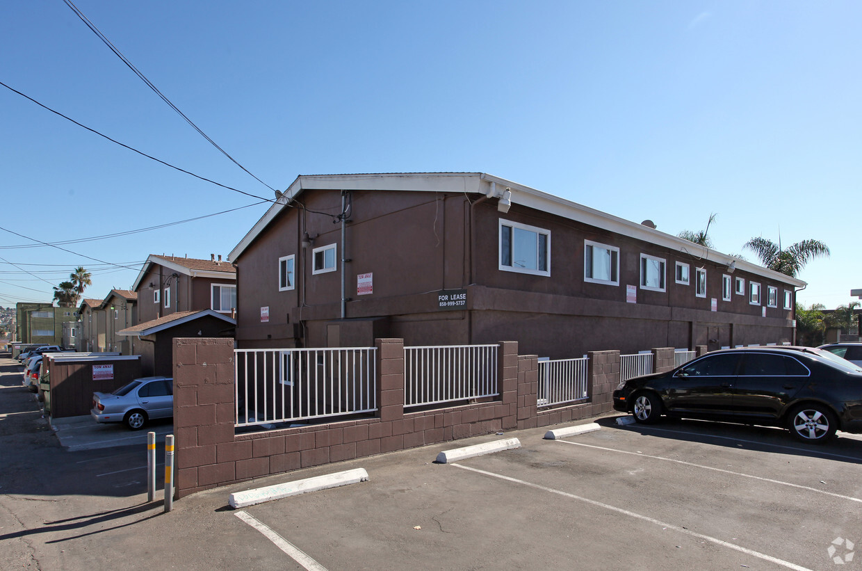 Building Photo - Grand Avenue Apartments