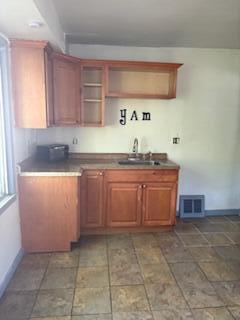 Building Photo - 7450 Lamphere