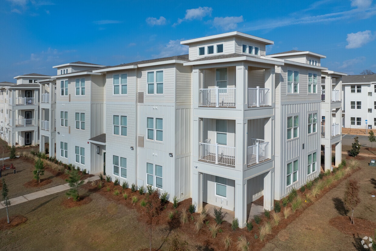 Foto principal - The Grove at Bradford Hills