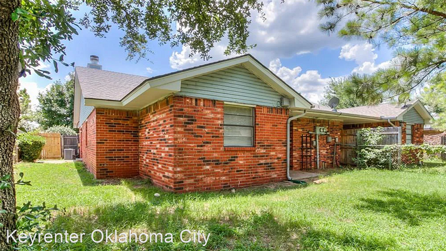 Foto del edificio - 3 br, 2 bath House - 8015 NW 80th St