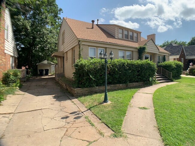 Foto del edificio - Huge 3 Bedroom OKC - Great Neighborhood