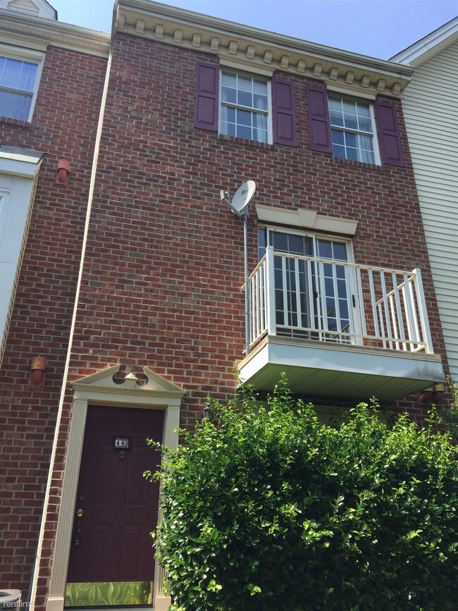 Building Photo - 1 br, 1 bath Duplex - 46 Cherry St Large R...