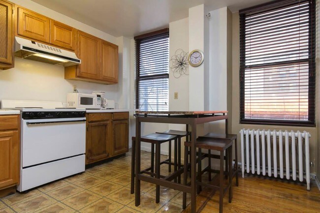 Building Photo - 45 E 28th St