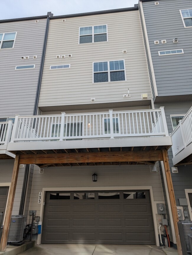 Building Photo - 135 Dickenson Dr