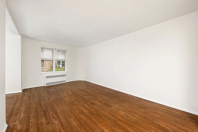 Building Photo - 771 Concourse Village W