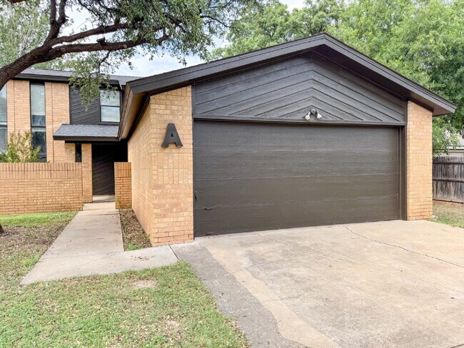 Foto del edificio - Newly Updated 2 Story Duplex