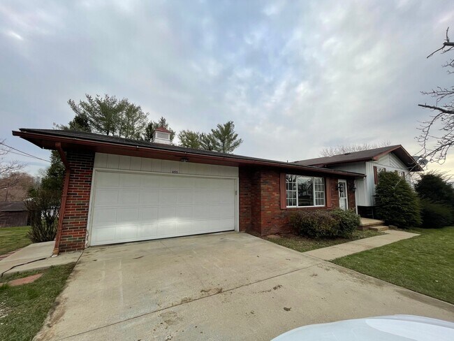 Foto del edificio - 1155 Dogwood Ridge Rd
