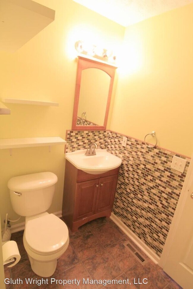 Building Photo - 4 br, 2 bath House - 2552 Lismore Drive
