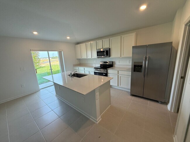 Foto del edificio - HAINES CITY: 3 Bed/2 Bath/2 Car Garage SFH...