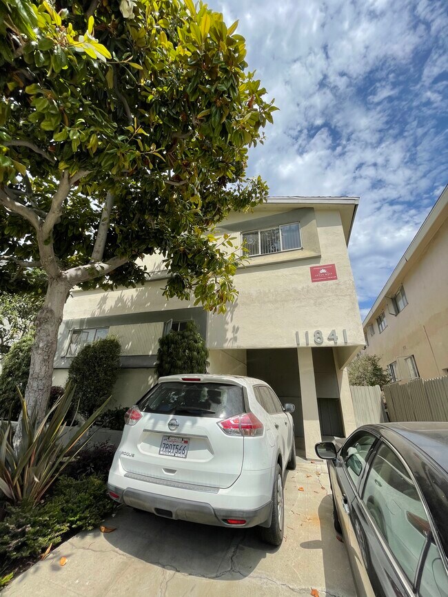 Foto del edificio - 11841 Goshen Ave