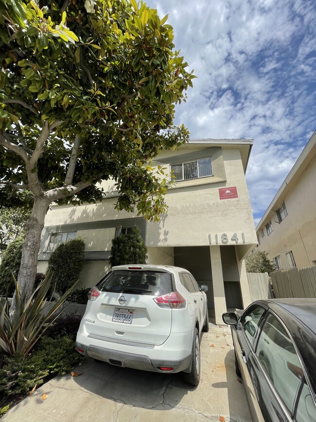 Building Photo - 11841 Goshen Ave