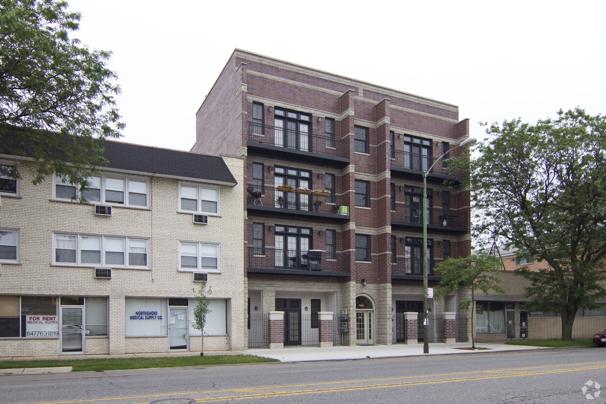 7453 N Western Ave, Chicago, IL 60645 Apartments in Chicago, IL
