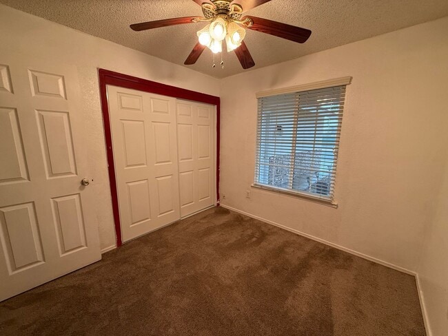 Building Photo - Charming 4-Bedroom Home in Delano!