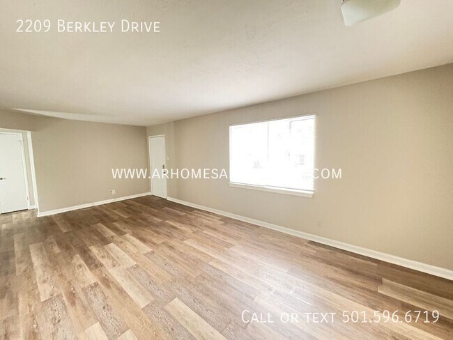 Foto del edificio - 2209 N Berkley Dr