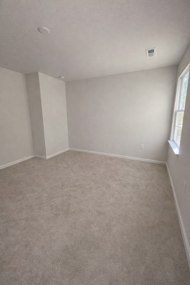 Foto del edificio - Move-in ready Townhome!