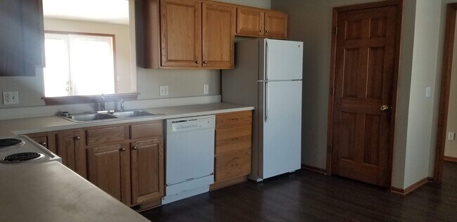 Building Photo - 3BR Ranch Carroll Creek