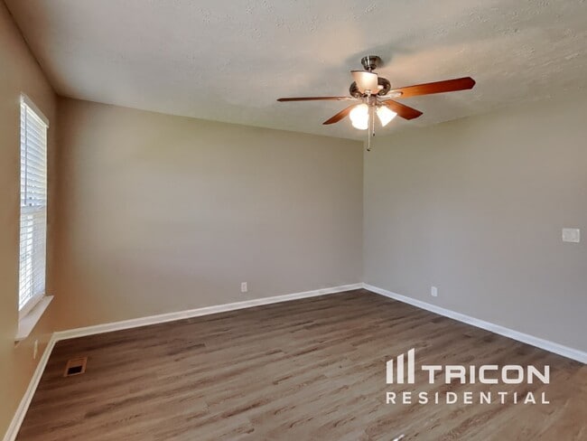 Building Photo - 1526 Amberwood Cir