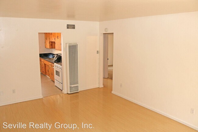 Building Photo - 4460 1/2-4458-62 Oregon St