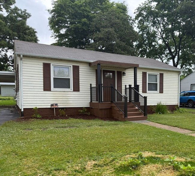 Building Photo - 2 Bedroom / 1.5 Bath Home in Kingsport TN