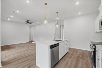 Building Photo - 6 Lowick Ln