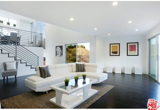 Foto del edificio - 3624 Avenida Del Sol