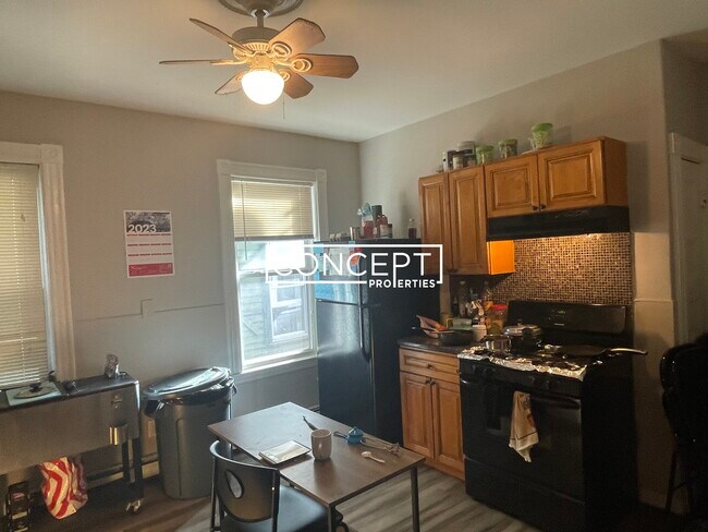 Building Photo - 65 Hillside St