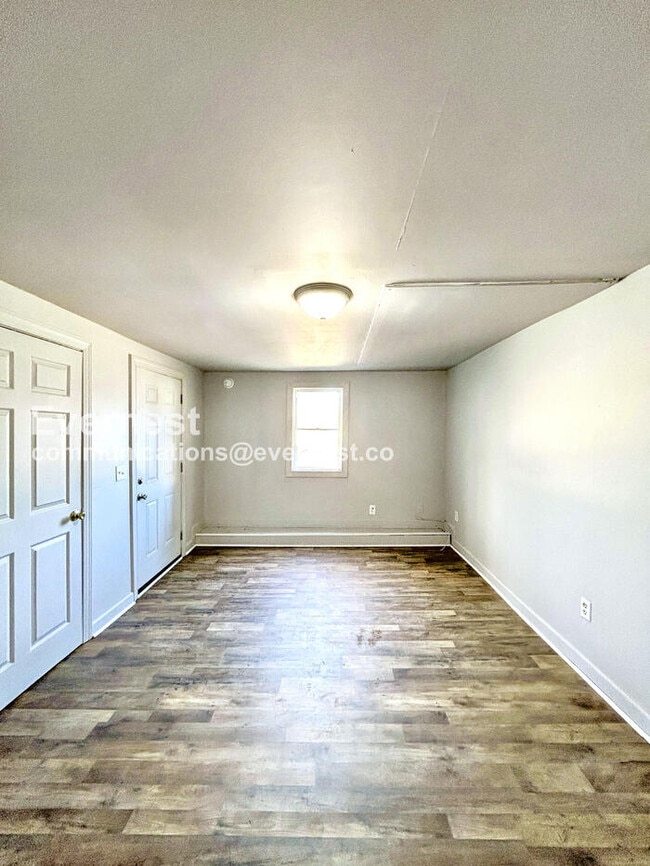 Building Photo - 709 Cameron St