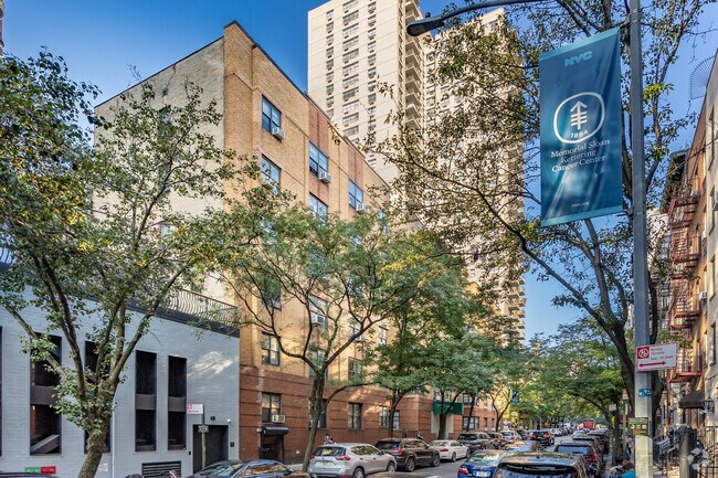 Building Photo - 310-322 E 75th St
