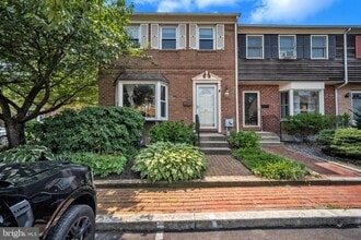 Building Photo - 20 Gatehouse Ln