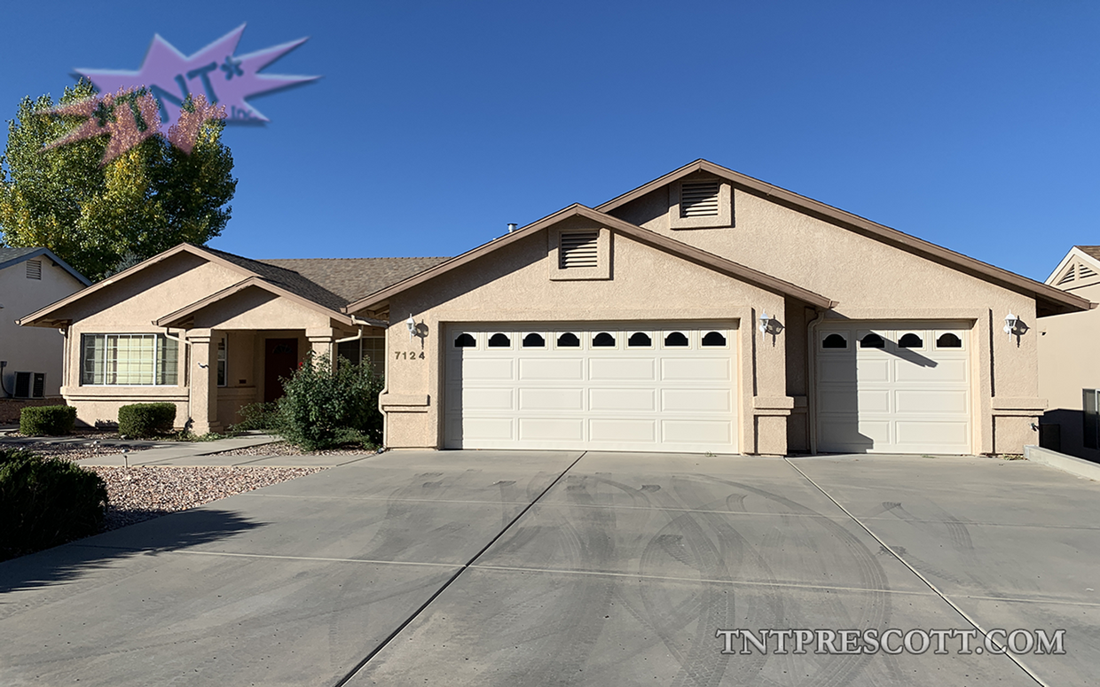 Primary Photo - Home in Viewpoint West HOA