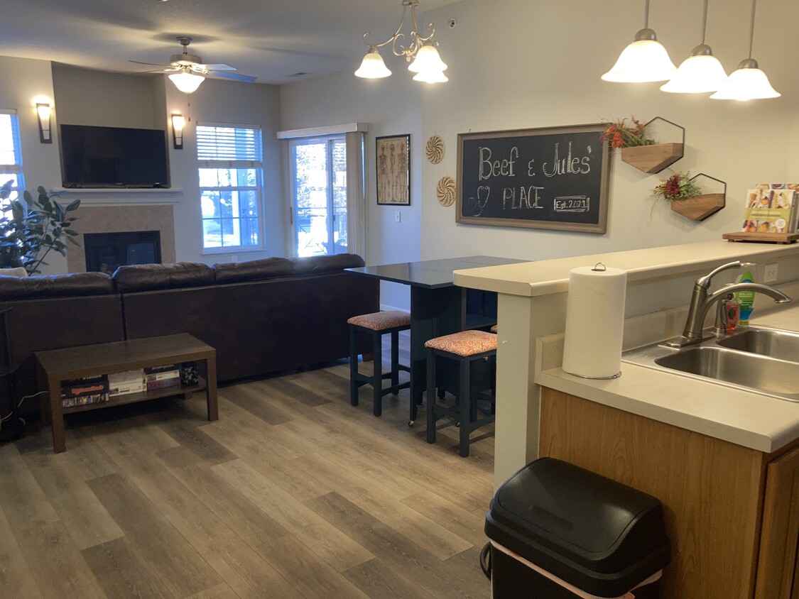 Dining Room/Living Room - 600 Grandview Ct