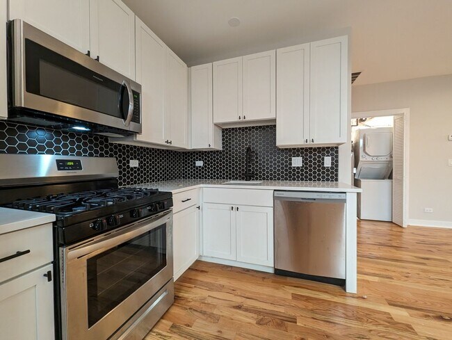 Foto del edificio - 656 W Wrightwood Ave