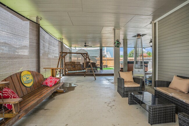 Building Photo - 1333 N Meyer Ave