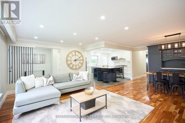 Building Photo - 2292 Devon Rd