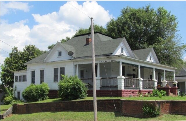 Primary Photo - 401 S Lewis St